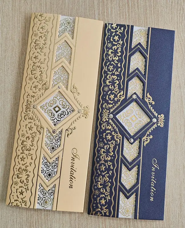 Invitations a decoupe laser creme et bleu marine